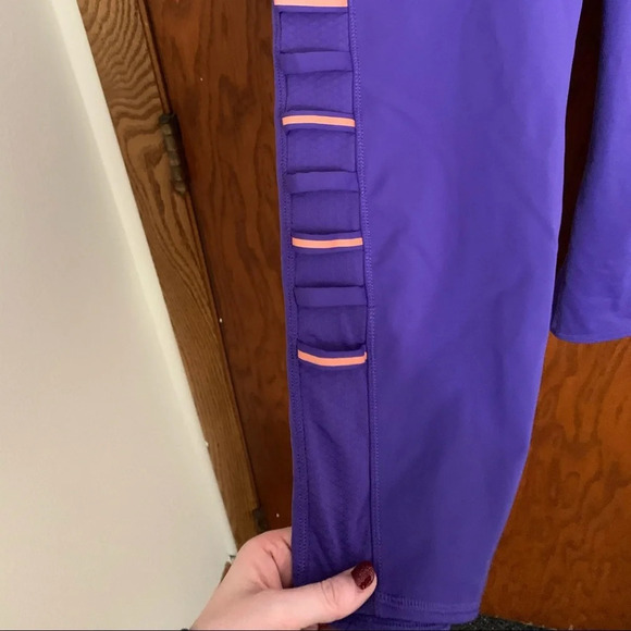 Lululemon Breezy Crop Leggings in Iris Flower - Picture 5 of 8